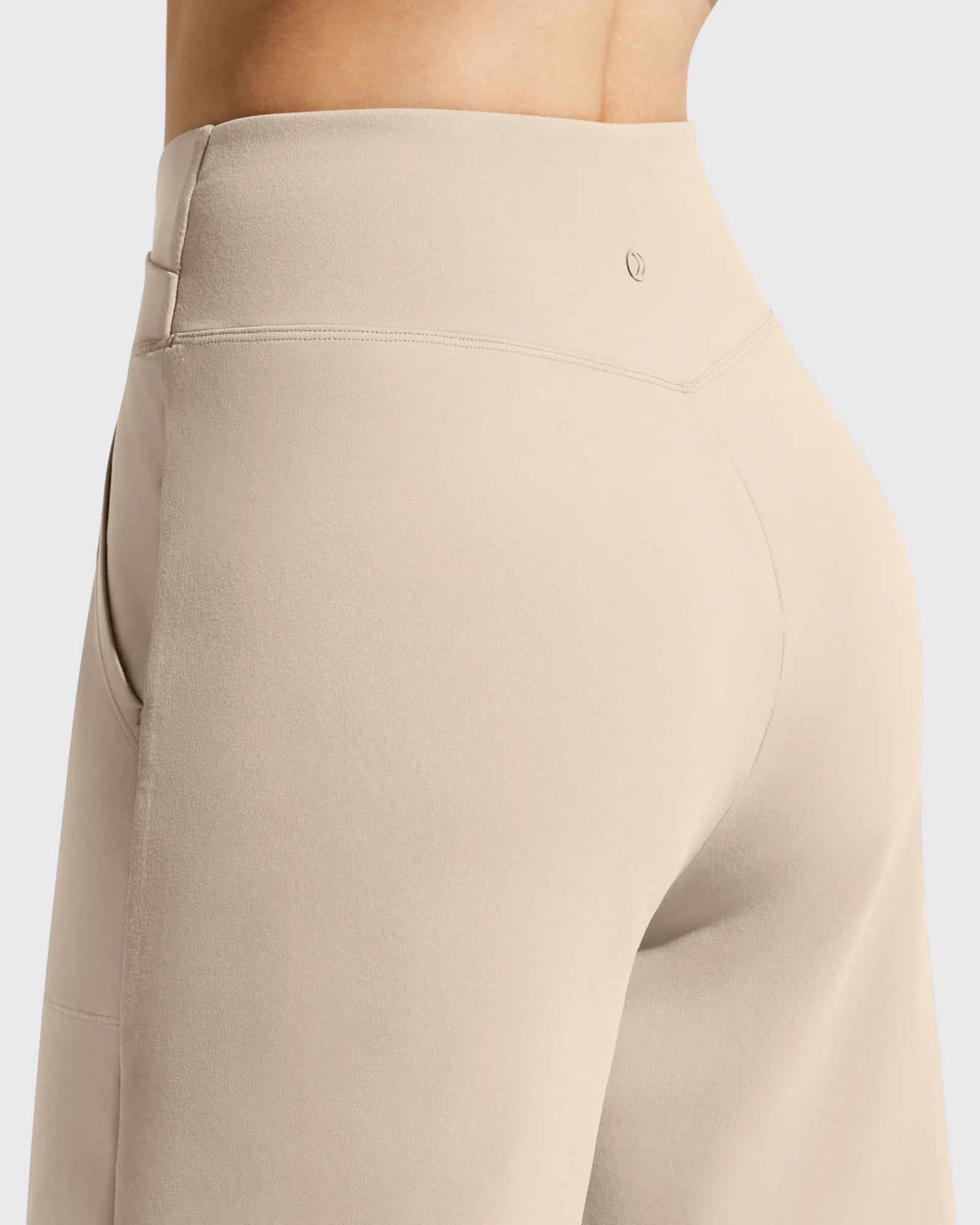 EverGoing Cross Waist Pockets Athletic Shorts 6''